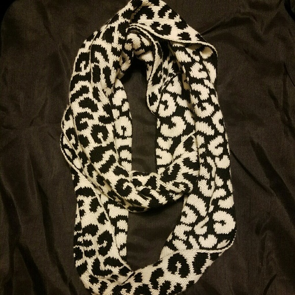 Scarf - Picture 2 of 2